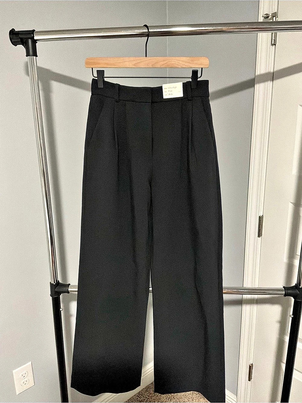 Abercrombie & Fitch Ultra High Rise Wide Leg Pants Black Waist 26 brand new